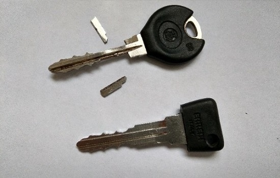 Автомобильный ключ (Mazda) сломанный в 2-х местах. Время работы: 1,5 часа.